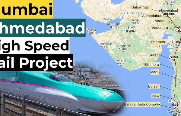 मुंबई के विक्रोली में मुंबई-अहमदाबाद बुलेट ट्रेन परियोजना के तहत शाफ्ट में उतारी जा रही विशाल टनल बोरिंग मशीन का कटरहेड।