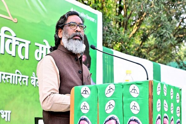 रांची में झारखंड राज्यसभा चुनाव से पहले जेएमएम ने भाजपा पर खरीद-फरोख्त का आरोप लगाया।