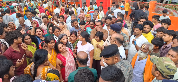 खगड़िया का सदर अस्पताल, जहां पुलिस हिरासत से भागने के दौरान तालाब में डूबे व्यक्ति का शव पोस्टमार्टम के लिए लाया गया।