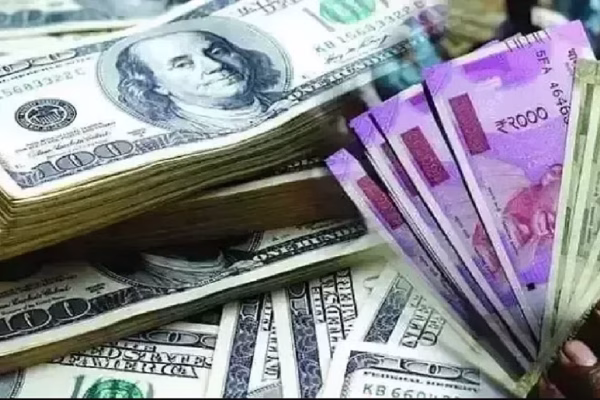अमेरिकी डॉलर के मुकाबले भारतीय रुपये के रिकॉर्ड निचले स्तर 96.83 पर गिरने को दर्शाती हुई करेंसी की तस्वीर।