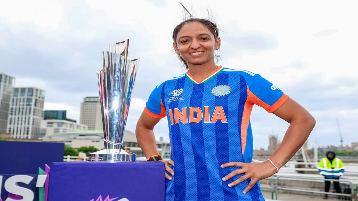 महिला टी20 विश्व कप 2026 में पाकिस्तान के खिलाफ मुकाबले से पहले प्रेस कॉन्फ्रेंस को संबोधित करतीं भारतीय कप्तान हरमनप्रीत कौर।