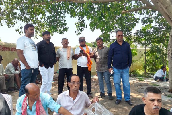 पिठोरिया मुक्तिधाम में वरिष्ठ पत्रकार परवीन केशरी के अंतिम संस्कार का दृश्य