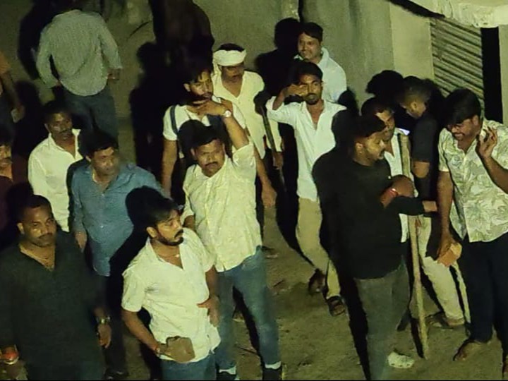 बोधगया के हथियार गांव में हुई फायरिंग के बाद जांच करने पहुंची पुलिस और तैनात सुरक्षा बल।