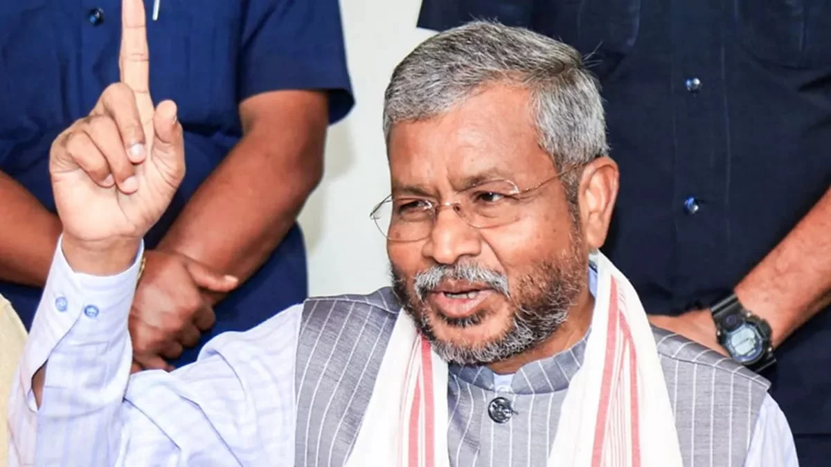रांची में पत्रकारों से बात करते हुए नेता प्रतिपक्ष बाबूलाल मरांडी जिन्होंने परिमल नाथवाणी को समर्थन देने की घोषणा की