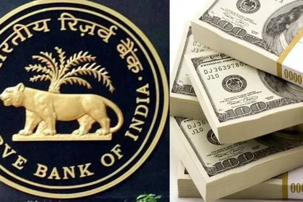 मुंबई में भारतीय रिजर्व बैंक के गवर्नर संजय मल्होत्रा विदेशी मुद्रा भंडार और मौद्रिक नीति पर बोलते हुए
