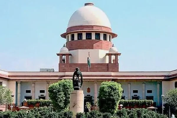 नई दिल्ली स्थित भारत के सर्वोच्च न्यायालय (सुप्रीम कोर्ट) के मुख्य भवन की एक फाइल तस्वीर।