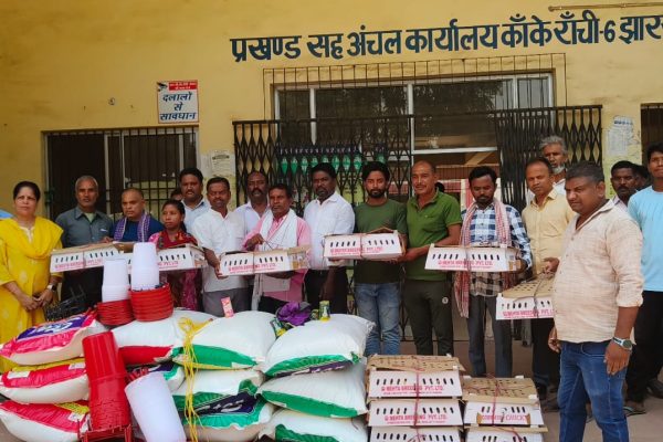 कांके में कुक्कुट पालन इकाइयों का वितरण, ग्रामीणों को मिलेगा रोजगार
