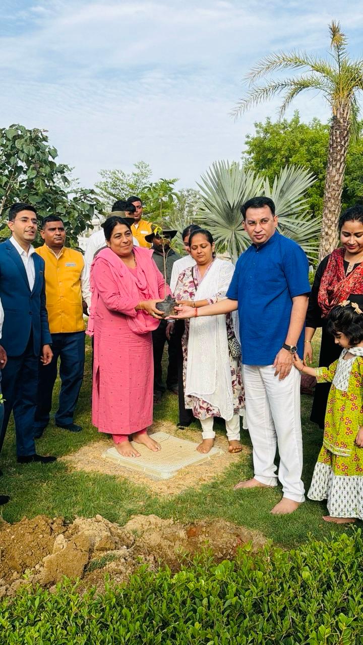 रांची में अनुषा तिवारी ने जन्मदिन पर किया वृक्षारोपण, दिया पर्यावरण संरक्षण का संदेश
