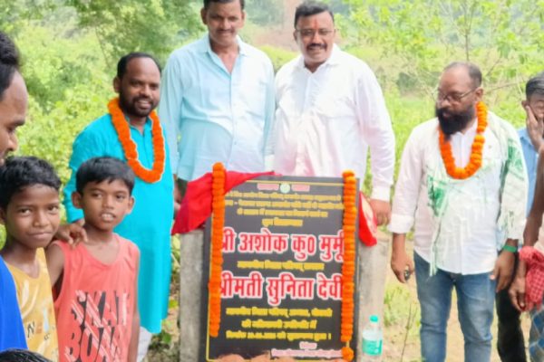 बोकारो के गरी गांव में महावीर मांझी तालाब पर स्नान घाट निर्माण शुरू