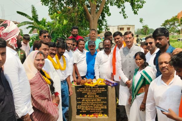 कांके के होचर गांव में 59 लाख की लागत से बनेगा उपस्वास्थ्य केंद्र, संजय सेठ ने किया शिलान्यास
