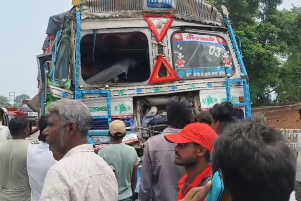 बोकारो के पेटरवार में सड़क हादसा, आक्रोश रैली जा रहे 7 लोग घायल