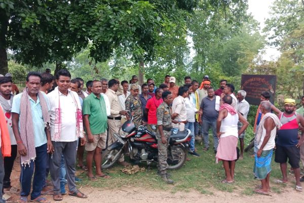 बोकारो के मिर्जापुर-नावाडीह में ट्रेंच कटिंग का विरोध, वन विभाग की टीम लौटी वापस