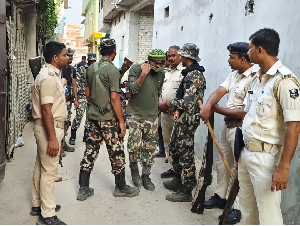 सहरसा के मेहमानजी गेस्ट हाउस में पुलिस छापा, महिला समेत 6 हिरासत में