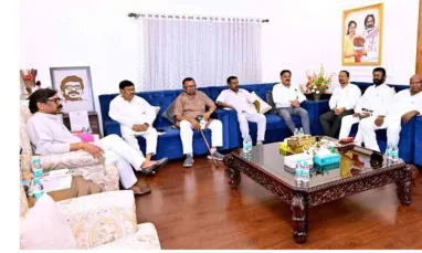 रांची में राज्यसभा चुनाव उम्मीदवार पर चर्चा के लिए मुख्यमंत्री आवास में बैठक करते झामुमो नेता