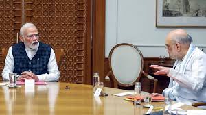 नई दिल्ली के राष्ट्रपति भवन में राष्ट्रपति द्रौपदी मुर्मू से मुलाकात करते केंद्रीय गृह मंत्री अमित शाह।