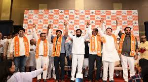 मुंबई में शिवसेना यूबीटी के विधायकों की मुख्यमंत्री एकनाथ शिंदे के साथ गुप्त बैठक की खबरें तेज।