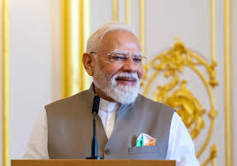 कोलकाता पहुंचे प्रधानमंत्री नरेंद्र मोदी पश्चिम बंगाल के दो दिवसीय दौरे पर विभिन्न कार्यक्रमों में हिस्सा लेते हुए।