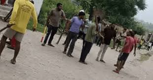 रांची के बरियातू में क्रिकेट विवाद के बाद घायल कांग्रेस नेता संतोष साह रिम्स अस्पताल में भर्ती।
