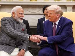 फ्रांस में आयोजित जी7 शिखर सम्मेलन के दौरान प्रधानमंत्री नरेंद्र मोदी और अमेरिकी राष्ट्रपति डोनाल्ड ट्रंप के बीच द्विपक्षीय वार्ता की तस्वीर.