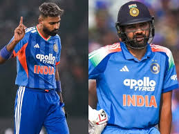 भारतीय क्रिकेट खिलाड़ी रोहित शर्मा और हार्दिक पंड्या मैदान पर अभ्यास सत्र के दौरान एक साथ बातचीत करते हुए।