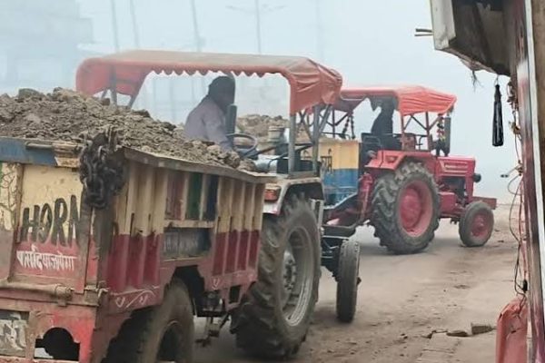 जहानाबाद के जमुआमा गांव में बालू माफियाओं द्वारा नदी के तटबंध को काटे जाने से उत्पन्न हुआ भू-कटाव का संकट।