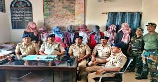 रांची के मांडर थाना क्षेत्र में महिला से सामूहिक दुष्कर्म मामले की जांच करती पुलिस टीम।