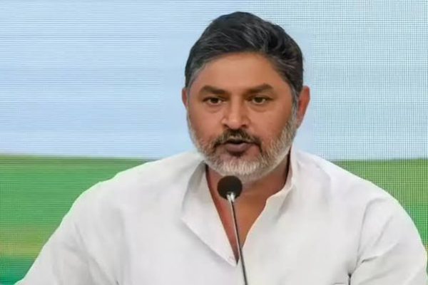झारखंड राज्यसभा चुनाव परिणाम के बाद रांची में मीडिया को संबोधित करते कांग्रेस उम्मीदवार प्रणव झा।