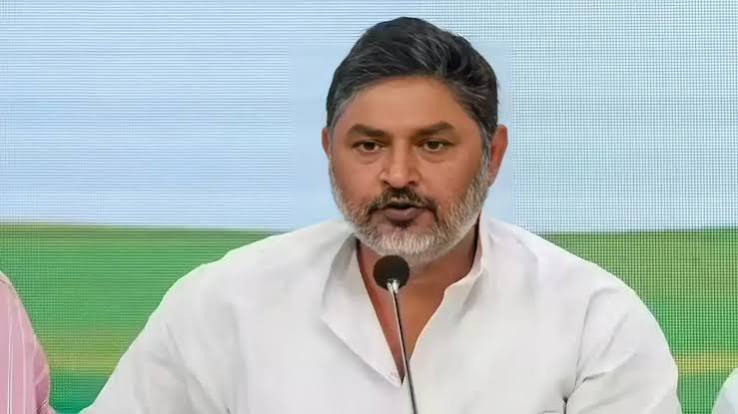 झारखंड राज्यसभा चुनाव परिणाम के बाद रांची में मीडिया को संबोधित करते कांग्रेस उम्मीदवार प्रणव झा।