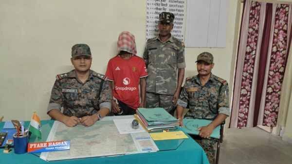 रांची के निवारणपुर में स्थित राष्ट्रीय स्वयंसेवक संघ (RSS) कार्यालय के बाहर तैनात पुलिस बल और सुरक्षा एजेंसियां।