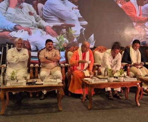 रांची के दिव्यायन कृषि विज्ञान केंद्र में प्राकृतिक खेती और श्री अन्न कार्यशाला को संबोधित करते स्वामी भावेशानंद।
