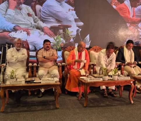 रांची के दिव्यायन कृषि विज्ञान केंद्र में प्राकृतिक खेती और श्री अन्न कार्यशाला को संबोधित करते स्वामी भावेशानंद।