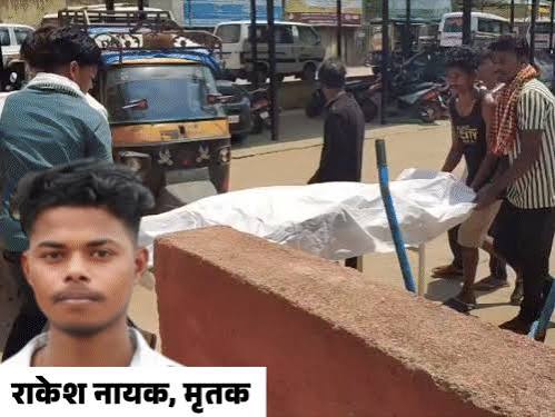 गुमला के भरनो में 18 वर्षीय युवक की आत्महत्या के बाद जांच करती स्थानीय थाना पुलिस।