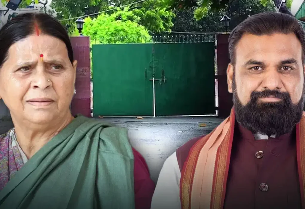 शेखपुरा के सहयोग शिविर में राजद के बंगला विवाद पर बयान देते बिहार के मुख्यमंत्री सम्राट चौधरी