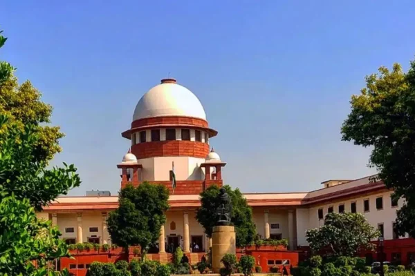 नई दिल्ली में सुप्रीम कोर्ट की पीठ ने निष्पक्ष सुनवाई और चार्जशीट दस्तावेजों पर ऐतिहासिक फैसला सुनाया।