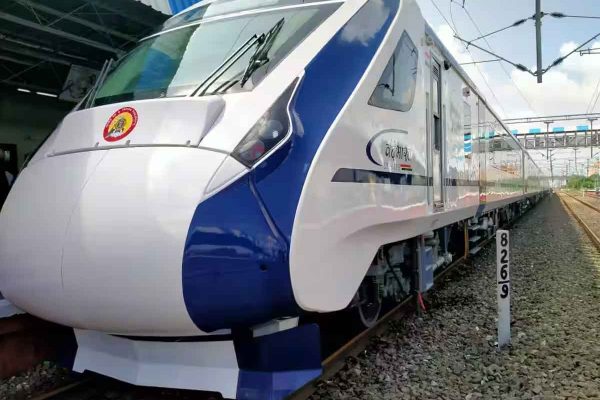 जमशेदपुर के टाटानगर रेलवे स्टेशन परिसर की वाशिंग लाइन जहां हाईटेंशन तार की चपेट में आने से तकनीशियन की मौत हुई।