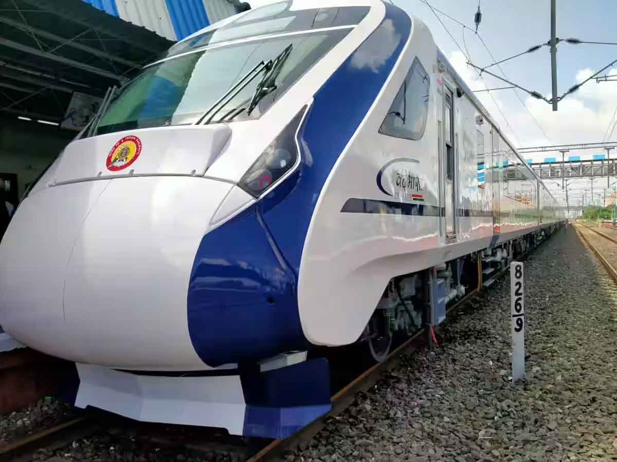 जमशेदपुर के टाटानगर रेलवे स्टेशन परिसर की वाशिंग लाइन जहां हाईटेंशन तार की चपेट में आने से तकनीशियन की मौत हुई।