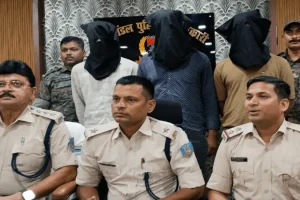 हजारीबाग के चौपारण में लाइन होटल रेड के दौरान देसी कट्टा के साथ गिरफ्तार आरोपी