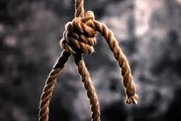 रांची के डोरंडा में नवविवाहिता सुमन की आत्महत्या मामले की जांच करती डोरंडा पुलिस टीम।