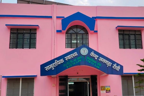 रांची के सीएचसी अनगड़ा में वित्तीय अनियमितता के आरोपों को लेकर सौंपा गया ज्ञापन।