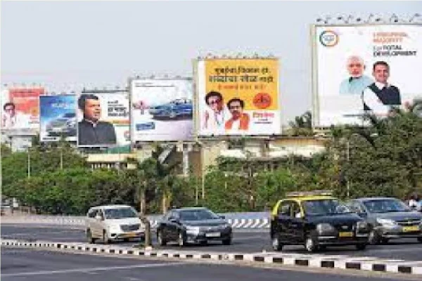 ई-चालान प्रणाली के साथ अनाधिकृत पोस्टरों और होर्डिंग्स पर रायपुर नगर निगम की कार्रवाई