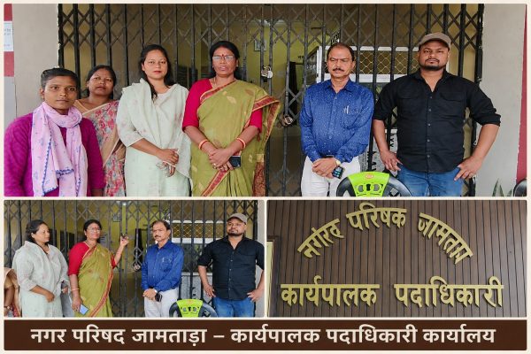 गुमला नगर परिषद कार्यालय में तालाबंदी के दौरान मौजूद अध्यक्ष और वार्ड पार्षद