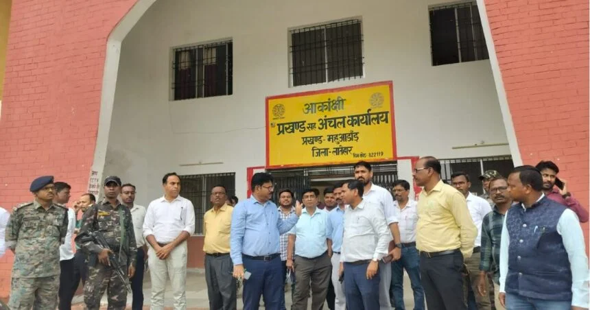 लातेहार के उपायुक्त संदीप कुमार ने महुआडांड़ में 30 बेड के नए अस्पताल का निरीक्षण किया।