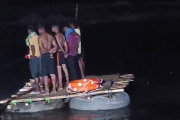 चांडिल में जायदा पुल के पास नदी से ट्रेलर चालक का शव बरामद करती NDRF की टीम