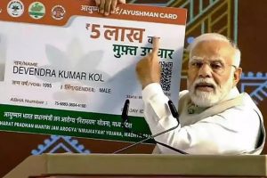 संसद में आयुष्मान भारत योजना के तहत जारी 44 करोड़ कार्डों का ब्योरा प्रस्तुत करते स्वास्थ्य राज्य मंत्री