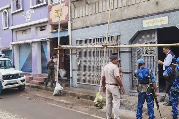बिहार के सिवान में तैनात उत्पाद निरीक्षक अंकेश कुमार गोंड़ के ठिकानों पर आर्थिक अपराध इकाई की छापेमारी