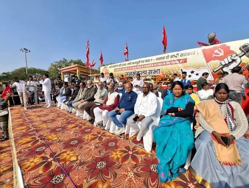 बुंडू में कॉमरेड परमेश्वर सिंह मुण्डा के शहादत दिवस पर भाकपा माले कार्यकर्ताओं द्वारा निकाली गई रैली।