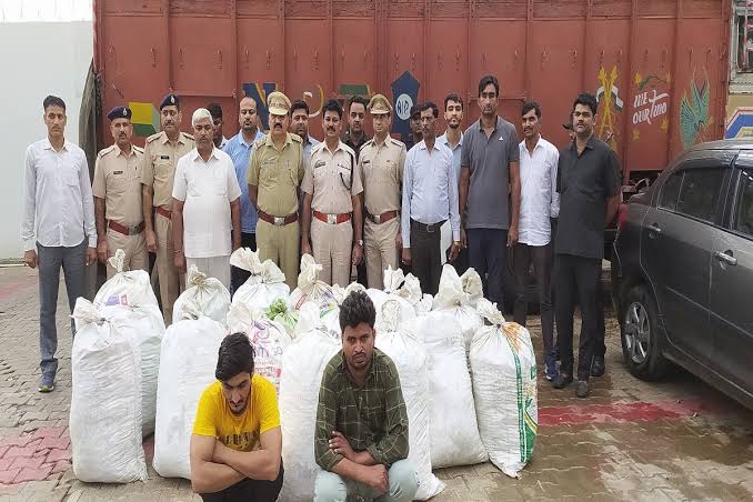 हरियाणा के रोहतक में 221 किलो गांजा जब्ती के बाद पुलिस हिरासत में आरोपी