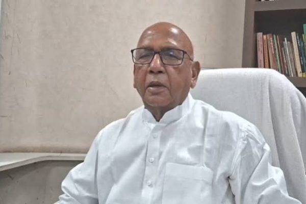 जमशेदपुर पश्चिम के विधायक सरयू राय मानगो में आपराधिक और राजनीतिक गठजोड़ के सक्रिय होने पर बयान देते हुए।