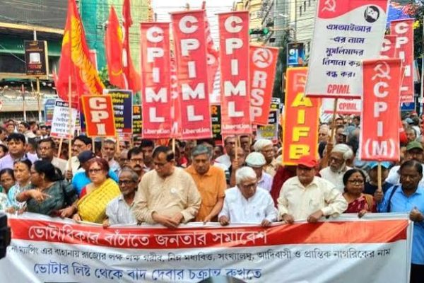 नई दिल्ली में केंद्रीय समिति की बैठक के बाद पत्रकारों को संबोधित करते सीपीआई(एम) महासचिव एमए बेबी।