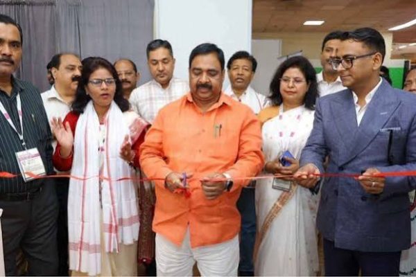 भारत टेक्स 2026 में नई दिल्ली के भारत मंडपम में सजे झारखंड पवेलियन का तसर सिल्क और हस्तशिल्प प्रदर्शन।